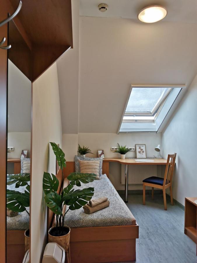 Hid Ifjusagi Szallo Hostel Dunaujvaros Bagian luar foto