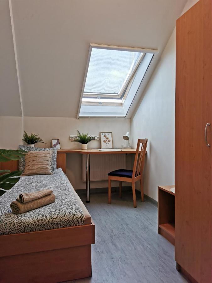 Hid Ifjusagi Szallo Hostel Dunaujvaros Bagian luar foto