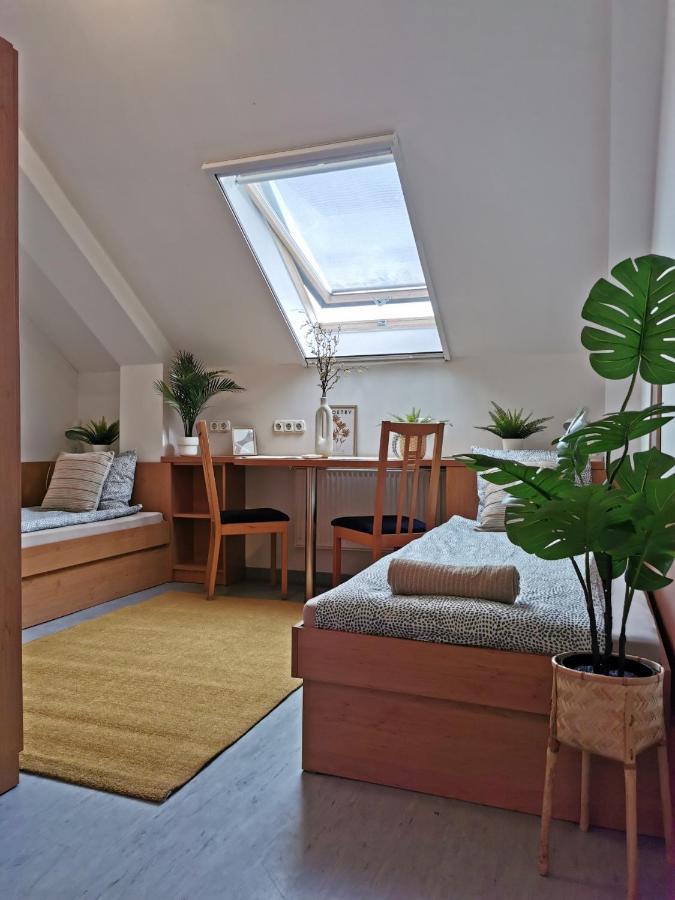 Hid Ifjusagi Szallo Hostel Dunaujvaros Bagian luar foto