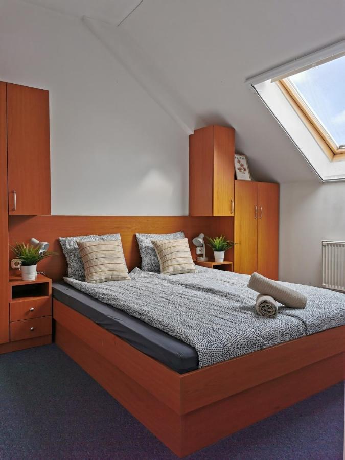 Hid Ifjusagi Szallo Hostel Dunaujvaros Bagian luar foto