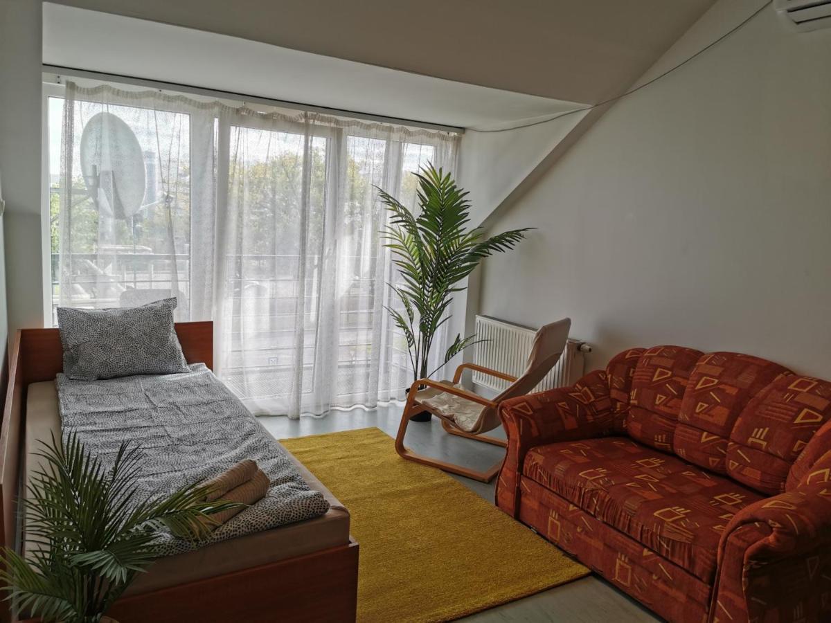 Hid Ifjusagi Szallo Hostel Dunaujvaros Bagian luar foto