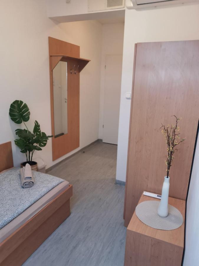 Hid Ifjusagi Szallo Hostel Dunaujvaros Bagian luar foto