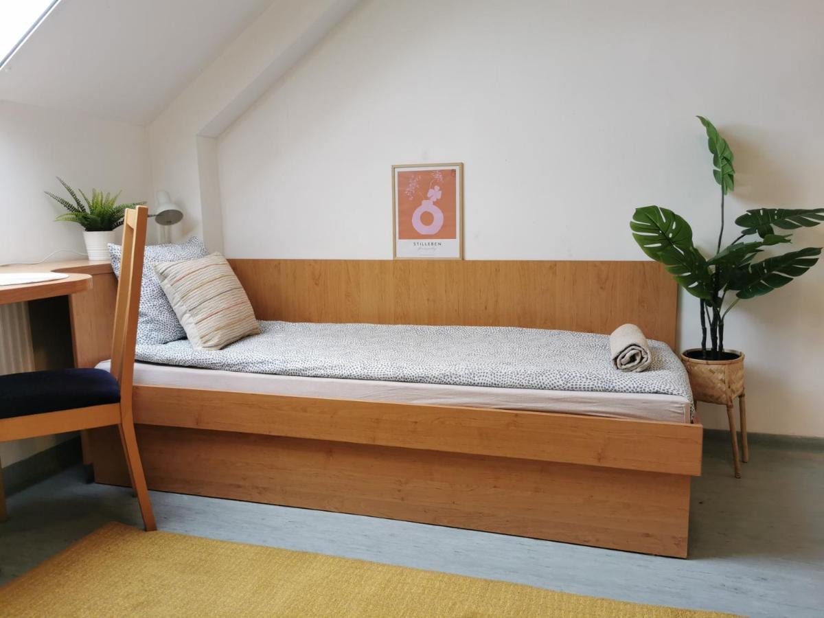 Hid Ifjusagi Szallo Hostel Dunaujvaros Bagian luar foto
