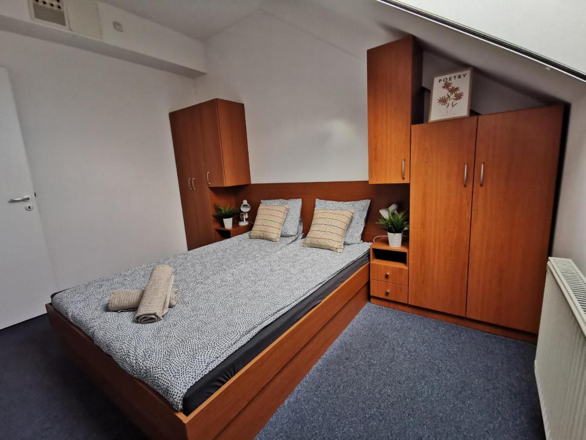 Hid Ifjusagi Szallo Hostel Dunaujvaros Bagian luar foto